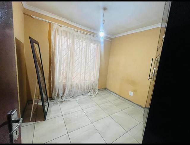 5 BEDROOM HOUSE FOR SALE IN ORMONDE VIEW